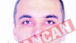 Un bancher a furat 200.000 de lei ca sa fuga cu iubita