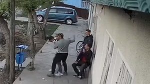 Bătaie ca-n filme într-o cârciumă din Vaslui: ”Pe mine nu mă suportã de când eram mic!”