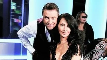 Dihorul designerului i-a lasat vedetei o amintire pe podea, ca sa-i poarte noroc la emisiune. Cadou-surpriza de la Bote pentru Mihaela