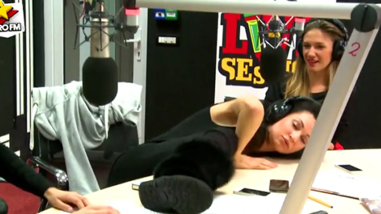 Mori de RAS! Nicoleta Luciu a cazut de pe scaun in timpul unei emisuni LIVE
