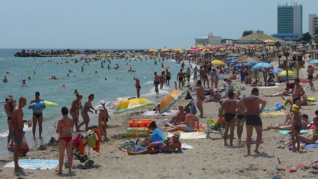 Tragedie în această după-amiază pe plaja din Neptun! Ce a păţit un poliţist din Capitală