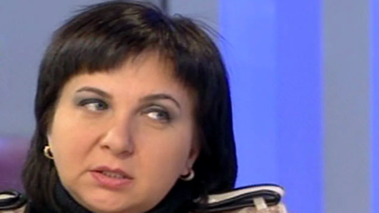 Viata lui Carmen Serban dupa scandalul cu Ana Claudia: Citesc acatiste pana noaptea tarziu, merg mai des la biserica. Iubitul meu a facut foamea pe langa mine