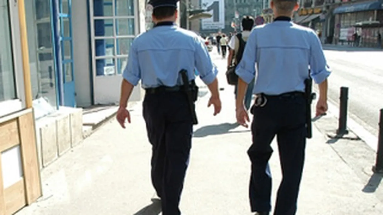 Politistii romani sunt disperati din cauza reducerilor salariale! Unii vor sa plece din tara, altii sa se sinucida