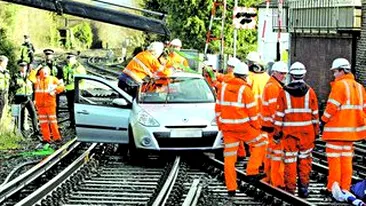 Patania unei octogenare din Marea Britanie. A sofat pe sinele de tren