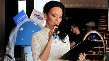 Iubita milionarului Mudura, sexy in dantela la licitatia pentru oua-gigant!