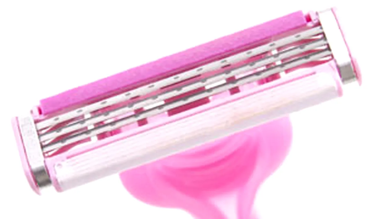 O femeie care s-a epilat la volan risca sa stea un an la inchisoare