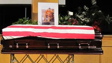 Cainele unui soldat ucis in Afganistan, nedezlipit de cosciugul stapanului