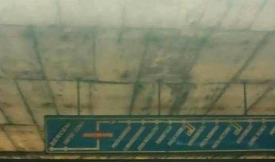 S-a crăpat tavanul! Cum arată stația de metrou Apărătorii Patriei după cutremurul petrecut duminică dimineață în România