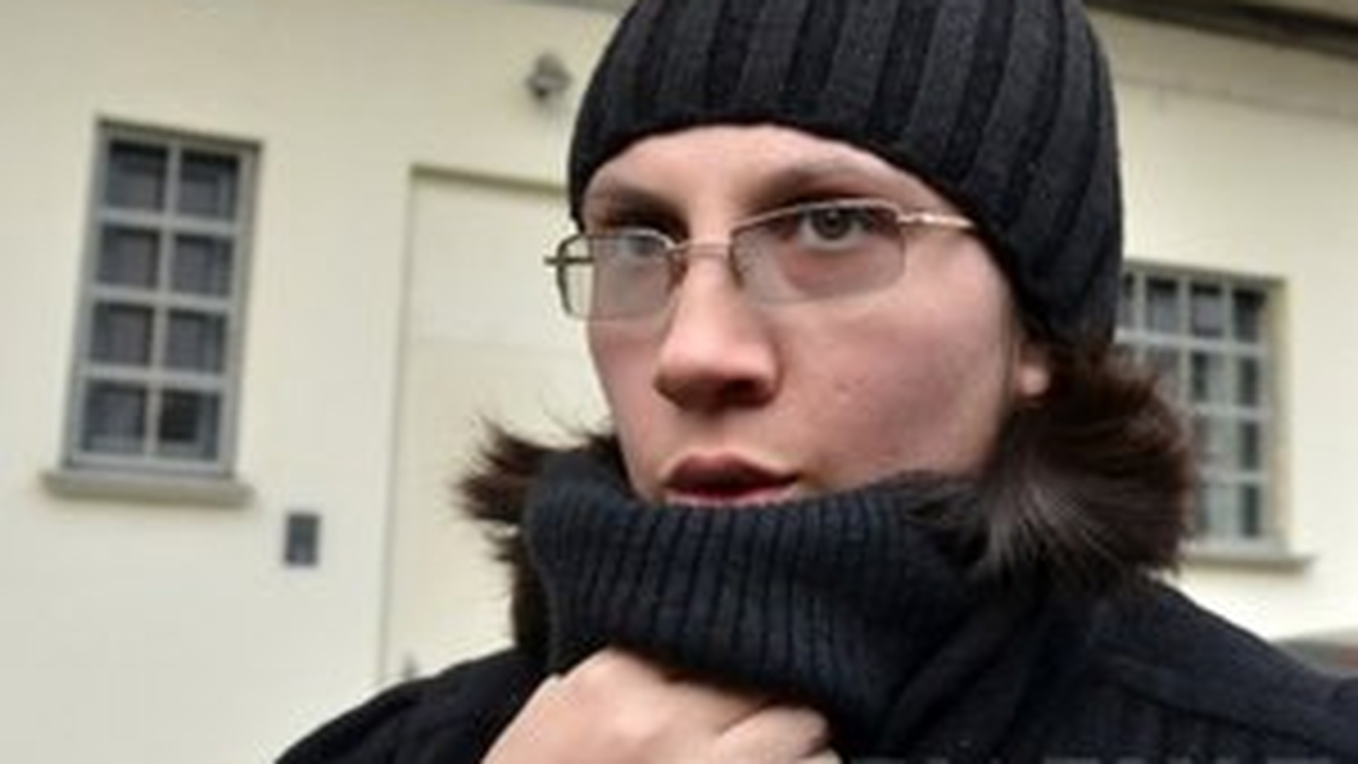 Ca la Radio Erevan! Politista violata este acuzata ca a furat o gaina!