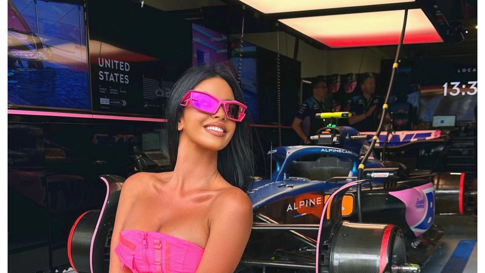 Ivana Knoll a stârnit sute de mii de reacții după apariția incendiară de la Formula 1 | Galerie foto
