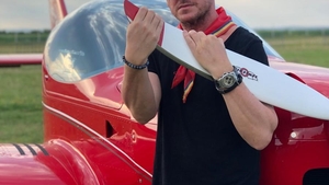 Gino Manzotti de la Dj Project, senzații tari cu un avion de acrobații!