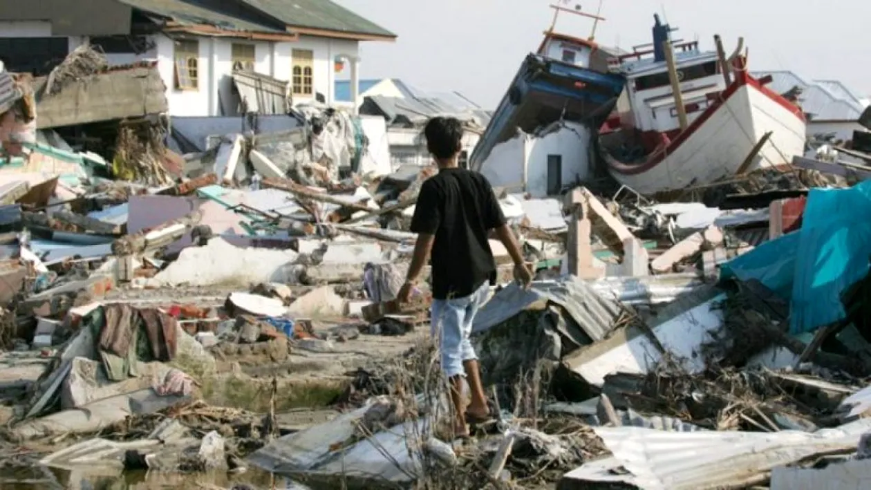 Bilanţul cutremurului urmat de tsunami din Indonezia a ajuns la 1,763 de morţi