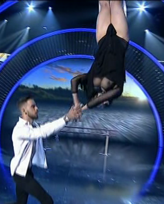 UPS! O concurenta de la „Romanii au talent” a aratat mai mult decat trebuia pe scena! Telespectatorii au crezut ca nu vad bine: „I s-au vazut…”