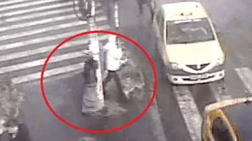 Jaf la drumul mare, in centrul Bucurestiului! A ramas fara telefon cand traversa pe trecerea de pietoni! Totul a fost FILMAT!