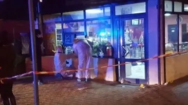 ATAC ARMAT într-un bar din România: O femeie a fost UCISĂ, un bărbat e ÎMPUŞCAT