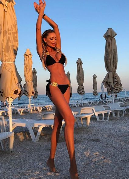 Ce poze sexy își face Bianca Drăgușanu! Cum își etalează blondina corpul perfect