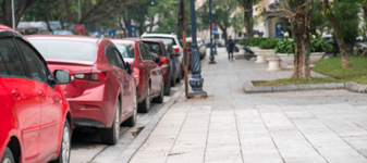Locul de parcare din fața casei sau a blocului: Cine îl poate folosi și ce faci dacă alt șofer îl ocupă