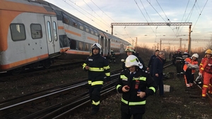 Scene de groază în trenul lovit de marfar în Ploiești. Mărturia unui călător: ”Multă lume țipa, mulți au ieșit afară”