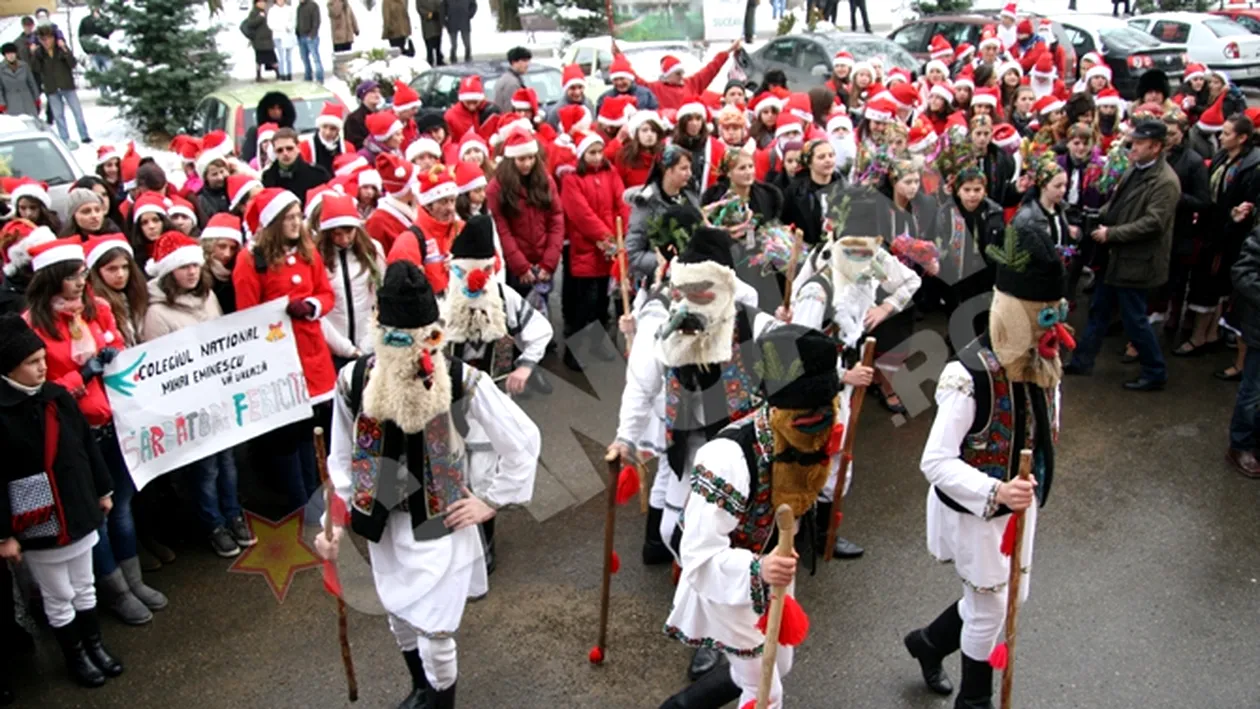 400 de Mosi Craciun si Craciunite au defilat pe strazile Sucevei