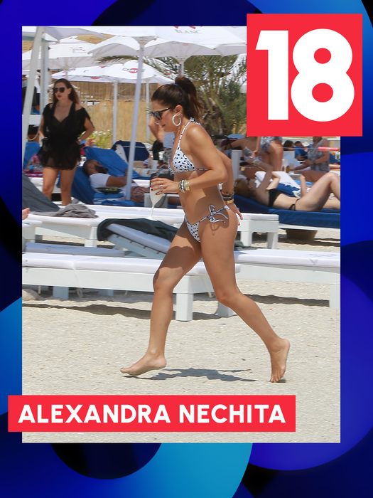 ATENŢIE! Intră în acţiune TOP 30 de vedete care au scăpat rapid de haine şi… Inna, Antonia sau Delia au fugit din calea valurilor pe nisipul fierbinte! Graba strică treaba, dar nu şi în cazul lor!