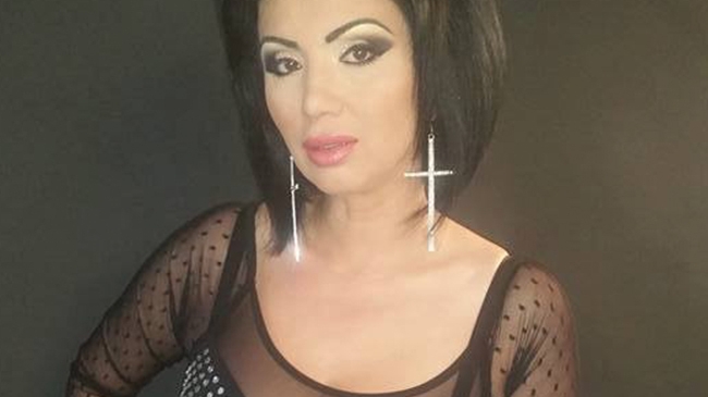 ADRIANA BAHMUŢEANU, dezbrăcată la TV! Şi-a dat pantalonii jos şi... 