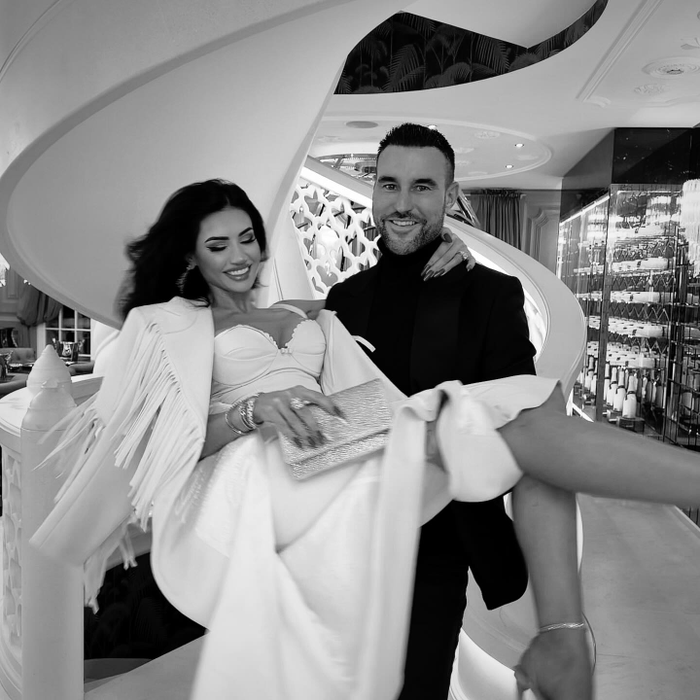 Ce probleme de sănătate are Andreea Sasu, de fapt? S-a topit pe picioare, după spitalizare