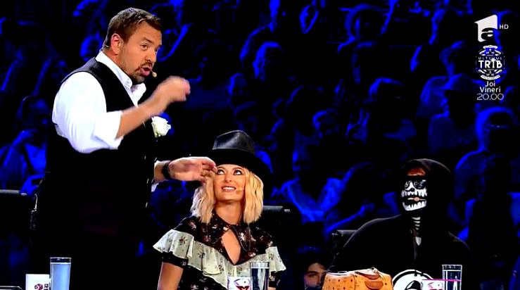 Carla’s Dreams, înlocuit la masa juraților de la “X Factor”, după ce paparazzii CANCAN.RO l-au surprins fără mască. Adevărul despre această decizie a artistului