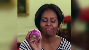 Michelle Obama danseaza cu un nap promovand alimentatia sanatoasa! Clipul a devenit viral pe internet