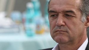 FOTO - După ce a ajuns la spital, GIGI BECALI are din nou probleme! Ce s-a întâmplat la casa latifundiarului din Pipera