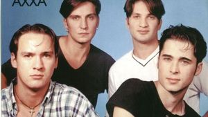 Îl mai ţii minte pe Adrian Filip, care a făcut senzaţie cu trupa AXXA? Iată ce face şi cum arată acum