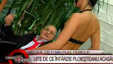 VIDEO Striptease pe muzica si in fata lui Nelu Ploiesteanu! Vezi cum ii danseaza artistului trei fete dezbracate la bara!