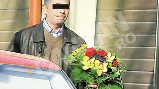 "Zana", incarcata cu flori si daruri de onomastica. Pelerinaj la casa Andreei Marin