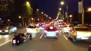 Mamaia a devenit neincapatoare! Incredibil cate coloane de masini s-au format pe strazi! Romanii au dat navala pe litoral