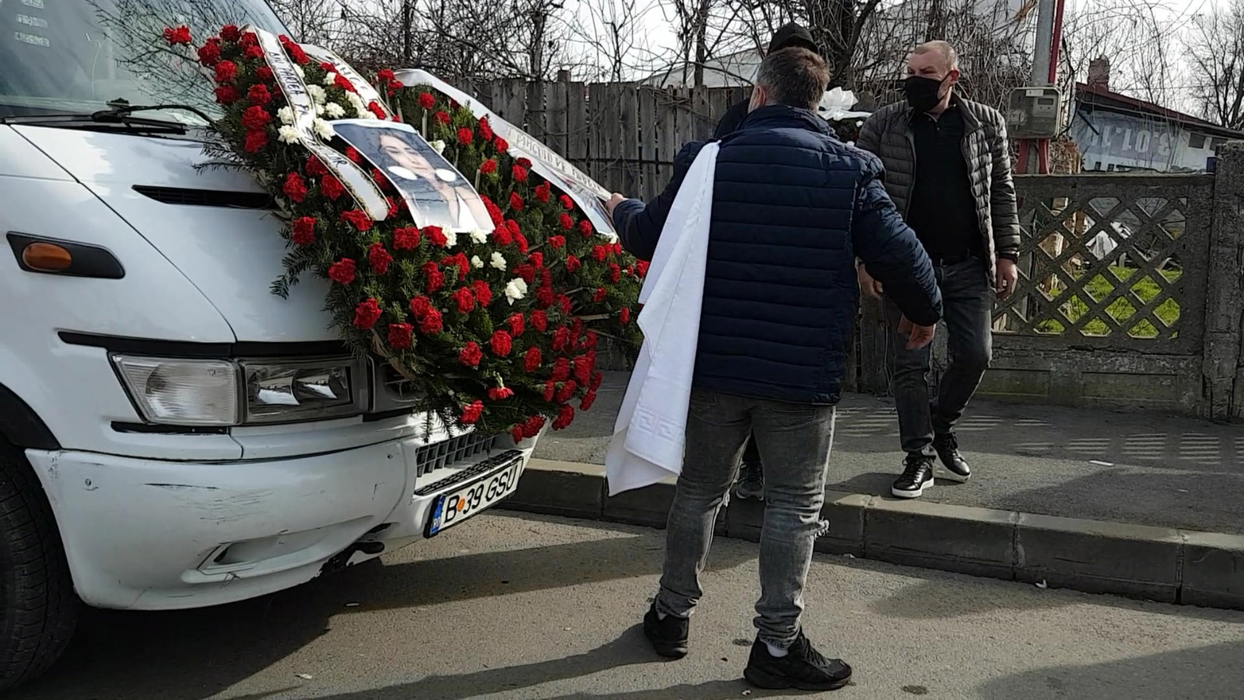 Pregătiri pentru înmormântarea victimelor tragediei din cartierul Andronache