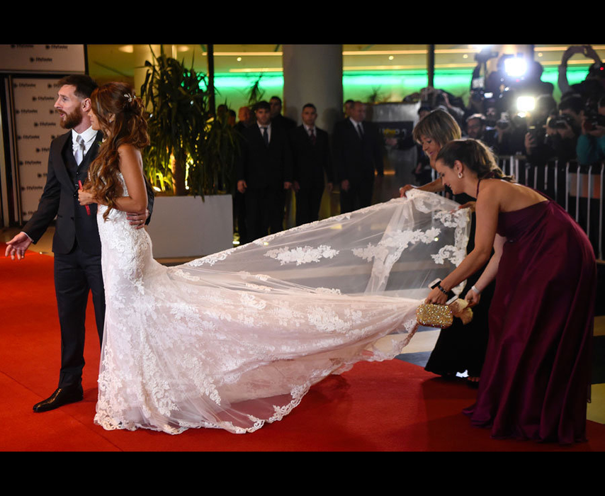 Primele imagini de la nunta lui MESSI cu ANTONELLA ROCCUZZO! Cum a arătat bruneta în rochie de mireasă