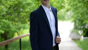 Ionuț, băiatul de 16 ani, care se confrunta cu o boală autoimună, a fost adus din Italia, să moară acasă.  A lăsat un mesaj de adio: „S-a terminat cu boala și cu suferința"