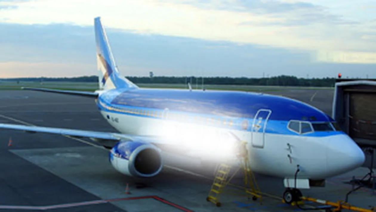 Un avion cu 163 de oameni la bord s-a prabusit si s-a rupt in doua! Nimeni nu a murit