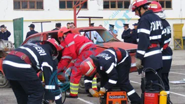 Un incendiu a avut loc in Pitesti! Pompierii s-au chinuit sa il stinga deoarece hidrantii au fost astupati de asfalt!
