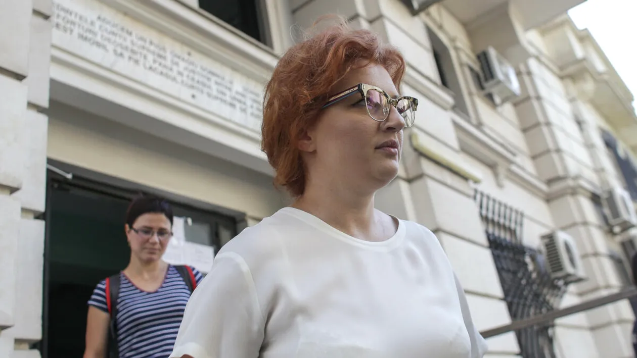 Cum arată vila Ioanei Băsescu din Snagov de MILIOANE de euro. Are o piscină și un garaj pentru șalupe