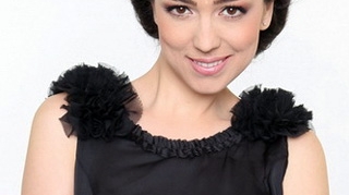 Nu ai sa ghicesti niciodata de s-a indragostit prima data Olivia Steer! Este celebru, bogat si batran!