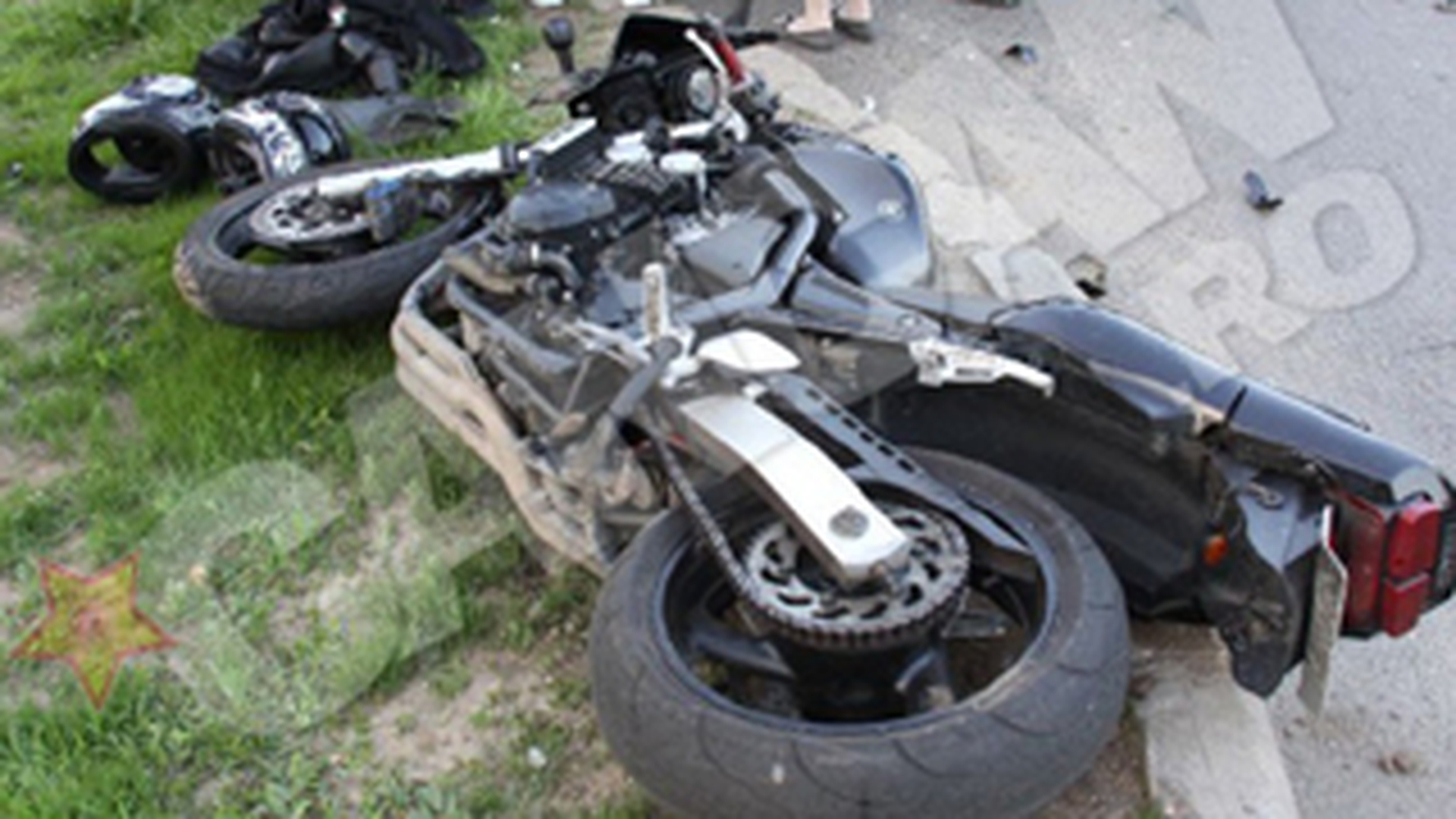 Una dintre maini i-a fost retezata dupa ce a intrat cu motocicleta intr-un sant
