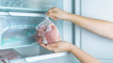 Poți congela sau nu carnea care stă să expire? Câte luni este bun alimentul înghețat
