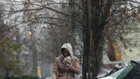 A crezut ca n-o va vedea nimeni! Pe covorul rosu e mereu impecabila, dar paparazzii au filmat-o imbracata ca o florareasa