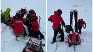 Momente de panică la Bâlea Lac! Doi turiști au fost surprinși de avalanșă: „I-a aruncat peste stânci”