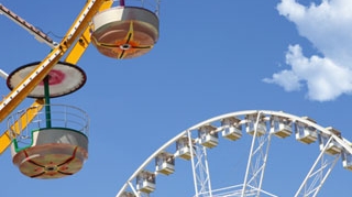 O fata de 15 ani a murit intr-un carusel dintr-un parc de distractii