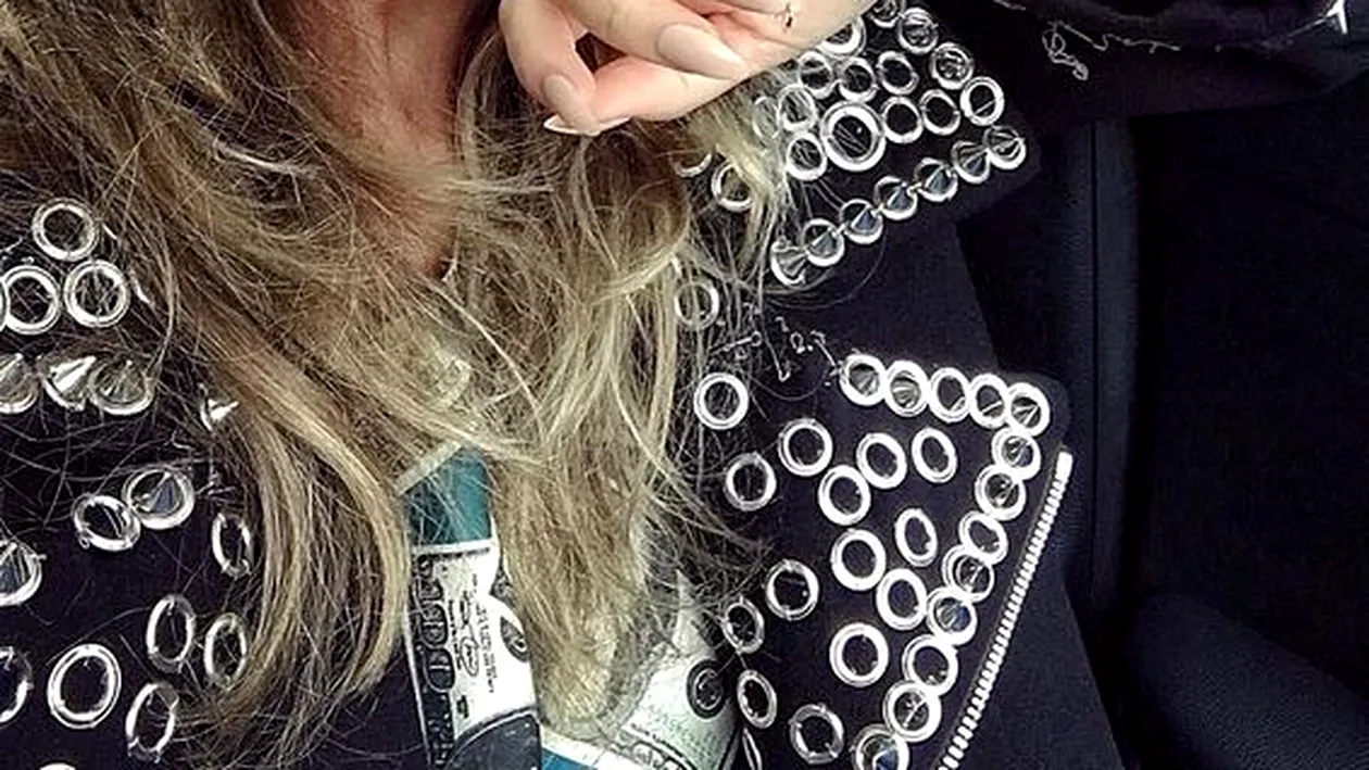 Corina Bud a petrecut Paştele în Satu Mare. Cum s-a îmbrăcat cântăreaţa. Fotografie de colecţie