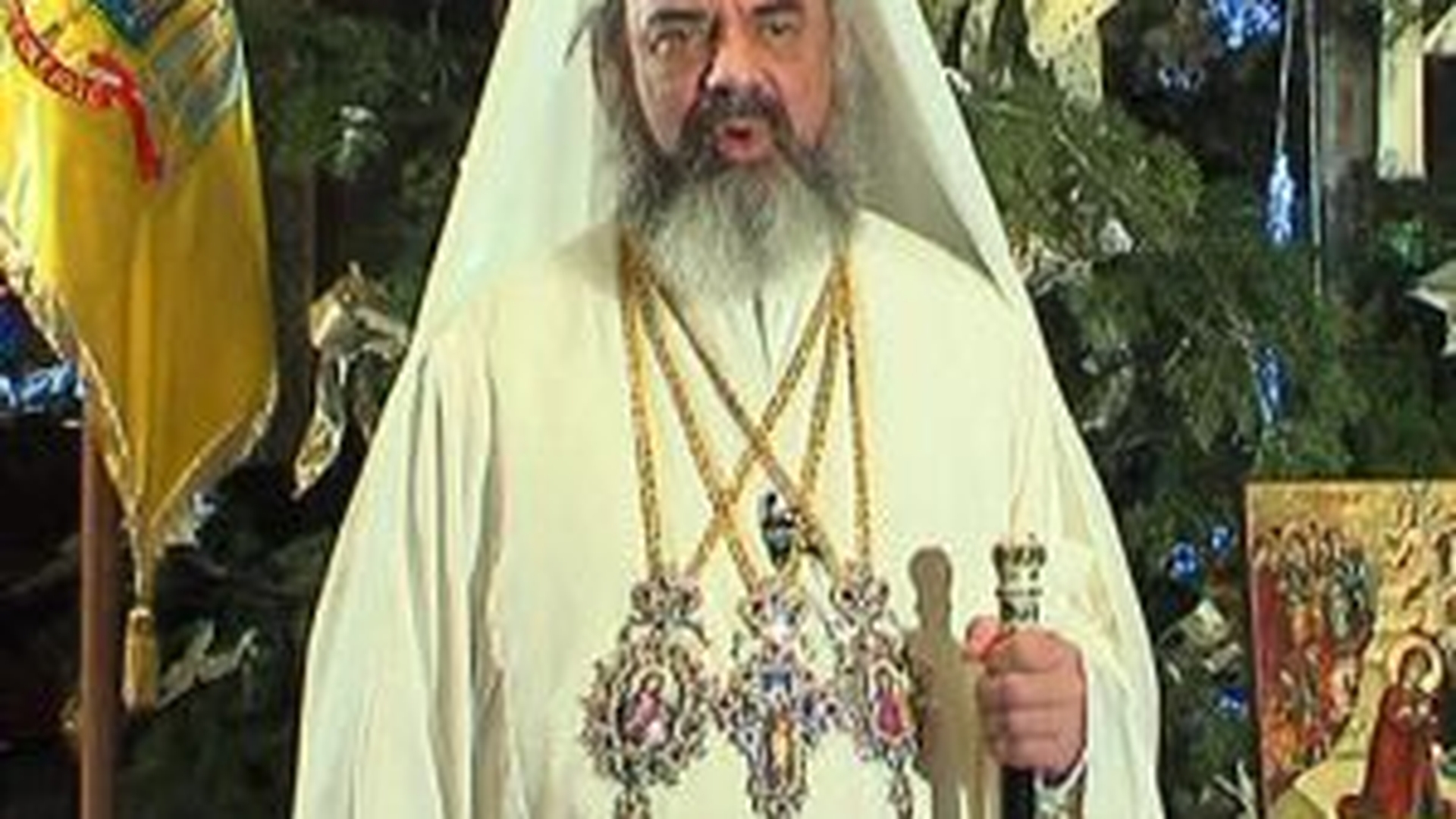 Patriarhul Daniel poarta obiecte de cult in valoare de peste 14.000 de lei!