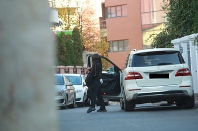 Elena Băsescu merge cu un Mercedes