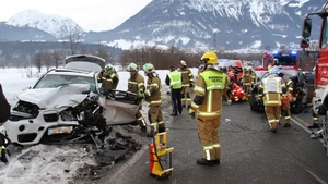Familie din România, grav accident în Austria! O femeie a murit, iar fata și soțul ei sunt în comă