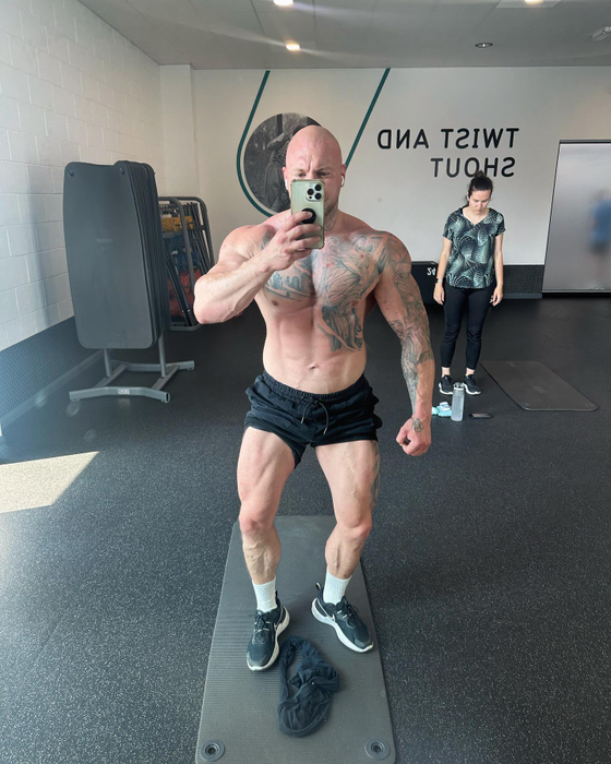 Tragedie în culturism! Un cunoscut bodybuilder a murit la 33 de ani după o urgență medicală petrecută pe scenă